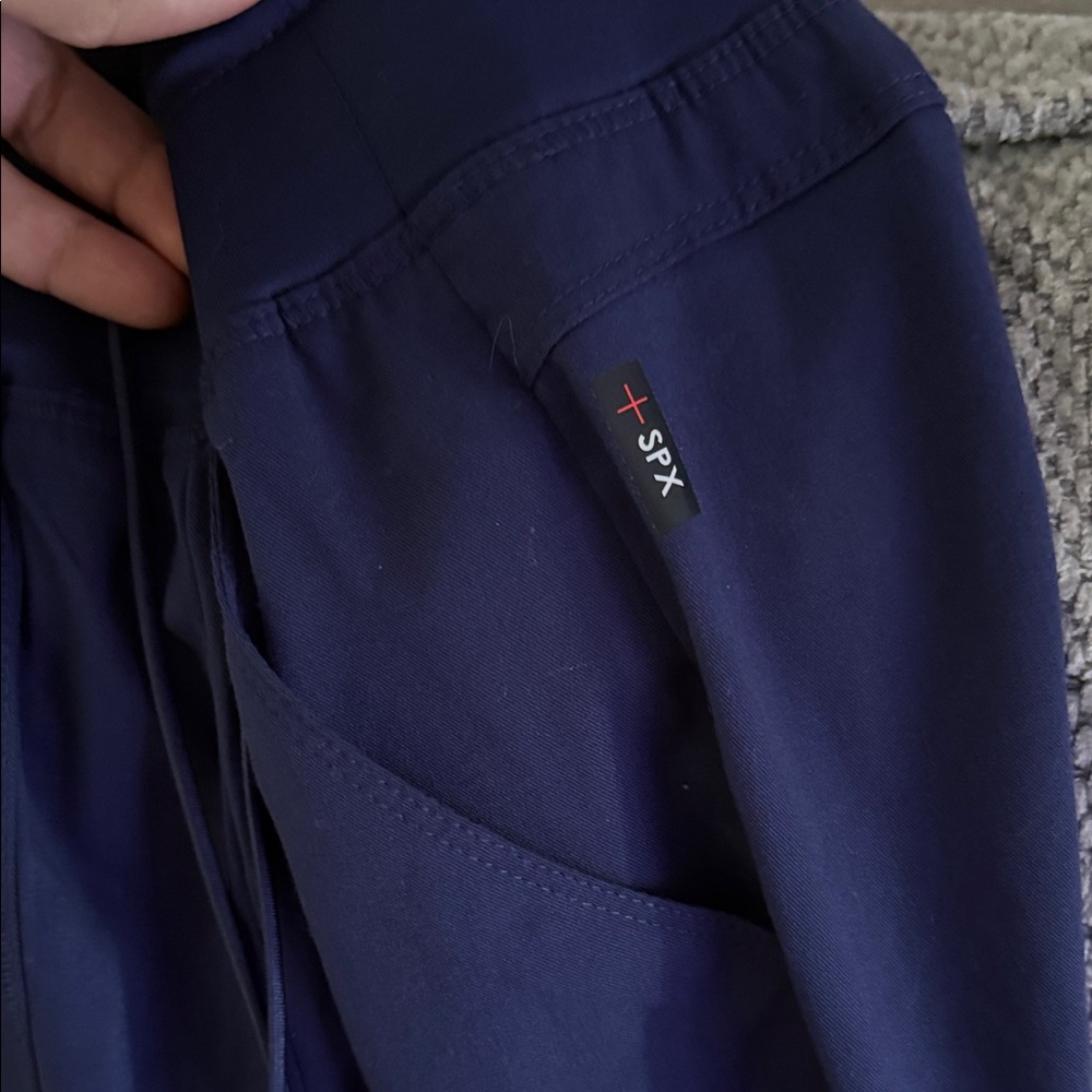 Grey’s Anatomy size XS super stretch joggers - Picture 4 of 7